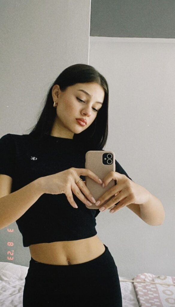 Bakırköy Escort Hande Olgun Cazibesi ve Deniz Gibi Ferahlığıyla Uzun ve Doyurucu Anal Seanslar Sunan