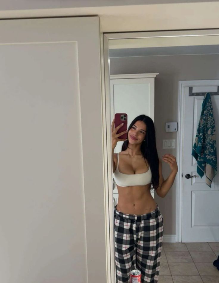 Bakırköy Escort Öznur Genç Kaderiyle Anal ve Fantezi Dolu Gecelerde Seni Şaşırtan