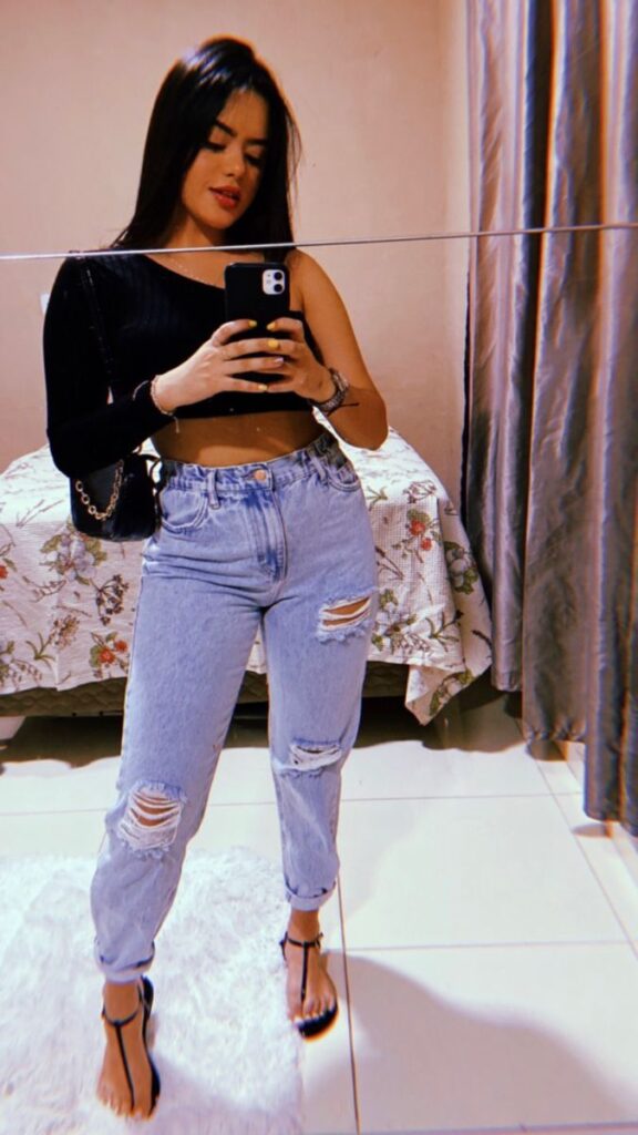 Kadıköy Escort Alara Esmer Ten ve Ateşli Yapısıyla Unutulmaz Anal Seanslar
