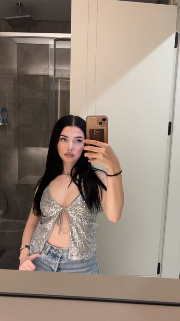 Ümraniye Escort Lalezar Kadeh Gibi Zarif Hatlarıyla Kaliteli Anal ve Fantezi Seansları Sunan Deneyimli Güzel